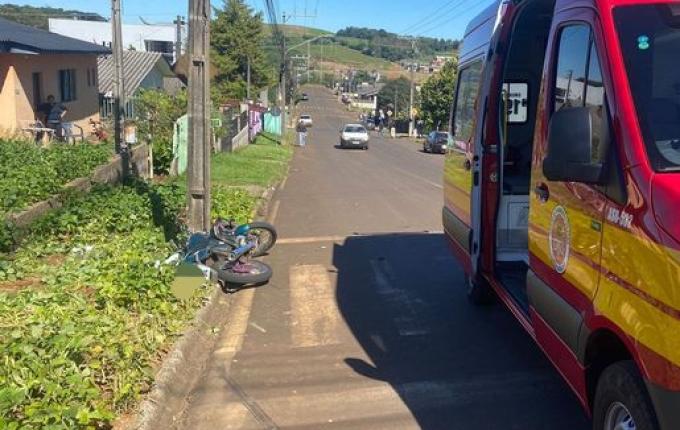 Colisão entre moto e caminhão deixa um ferido