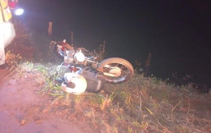 Colisão frontal deixa motociclista ferido na SC-283 em Mondaí