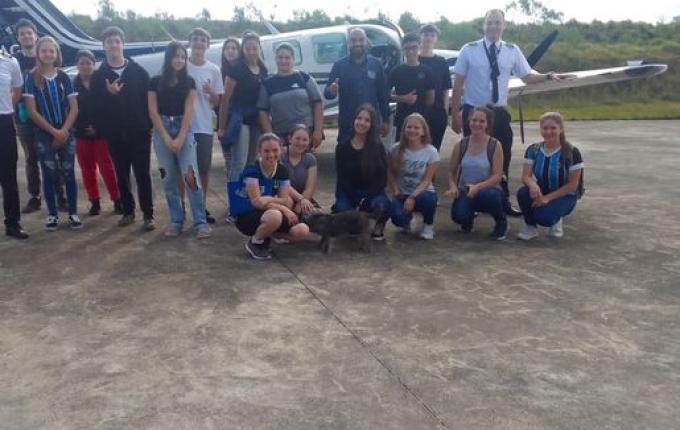 Projeto leva jovens conhecer Aeroclube e aviões em SMOeste
