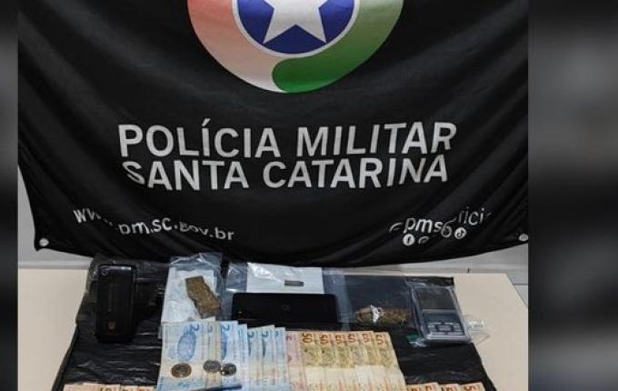 Homem é preso pela PM por tráfico de drogas em SMOeste