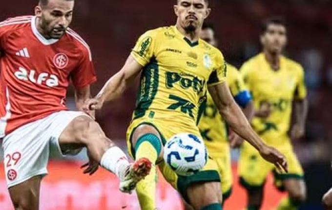 Internacional sai atrás, mas busca empate contra o Mirassol no Beira-Rio