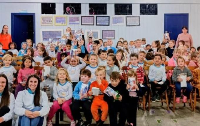 Saúde e Educação promovem escovação supervisionada nas escolas de Iporã