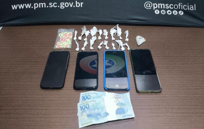 PM prende quatro pessoas pro tráfico de drogas em Cunha Porã