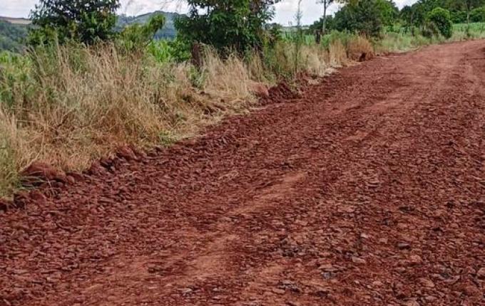 Servidores agilizam obras de recuperação da malha viária em Anchieta