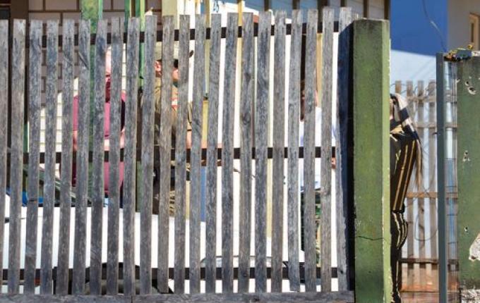 Mulher com medida protetiva invade residência de ex-companheiro e o agride