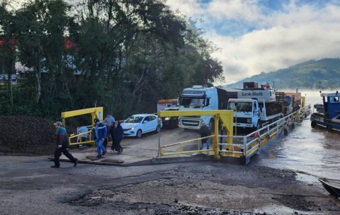 Barca Aliança retoma travessia em Itapiranga