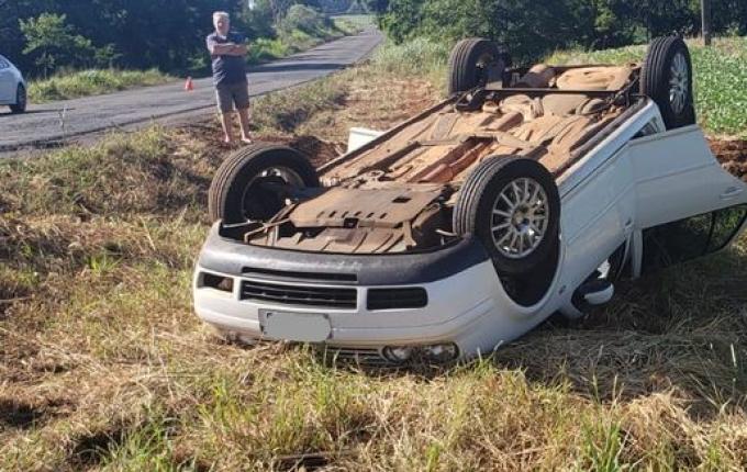 Capotamento é registrado na BR-163 em Guarujá do Sul