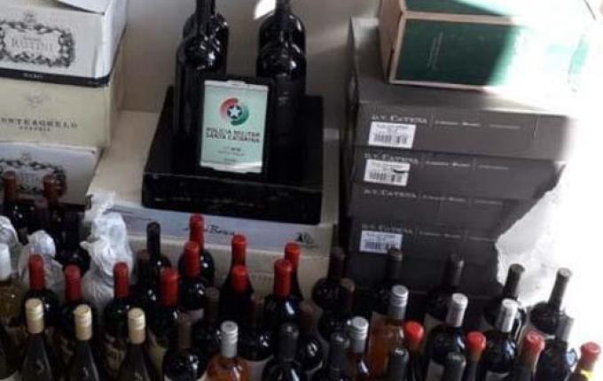 Polícia prende vinho, armas e drogas em Dionísio Cerqueira