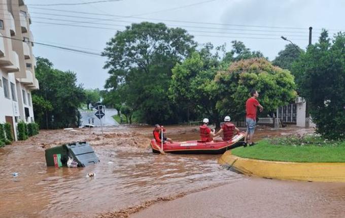 Centro de Quilombo fica embaixo d'água depois de forte chuva