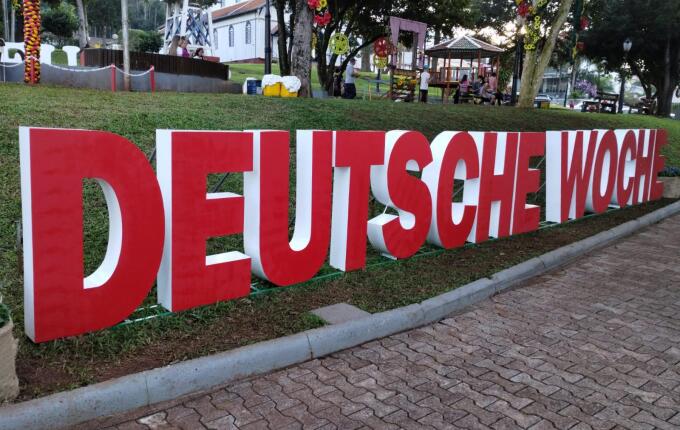 Desfile típico da Semana Alemã terá mais de 50 entidades em São João do Oeste