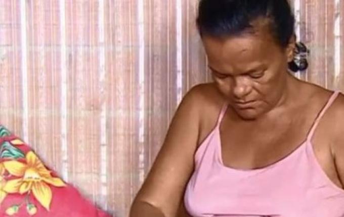 Mulher sem mãos e pernas tem pedido de benefício negado por não poder assinar papel