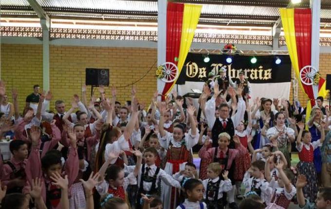 Abertura da 30ª Oktoberfest em Santa Terezinha foi um sucesso
