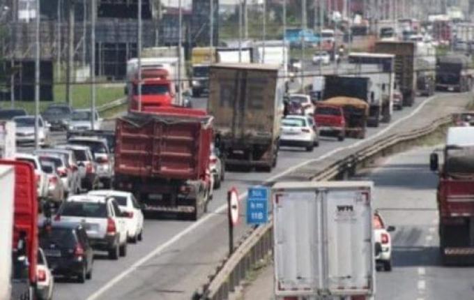 SC tem o maior custo de diesel no Sul do país e caminhoneiros buscam alternativas