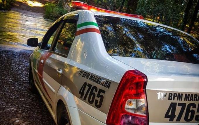 Morador tem telhado danificado por pedras no interior de São José do Cedro