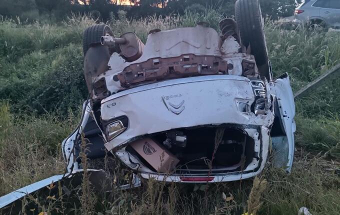 Acidente com capotamento deixa mulher ferida na SC-163 em Descanso