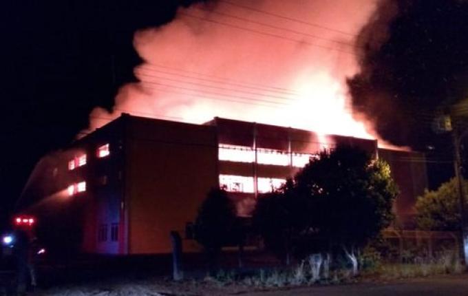 Incêndio destrói Clube de São Domingos