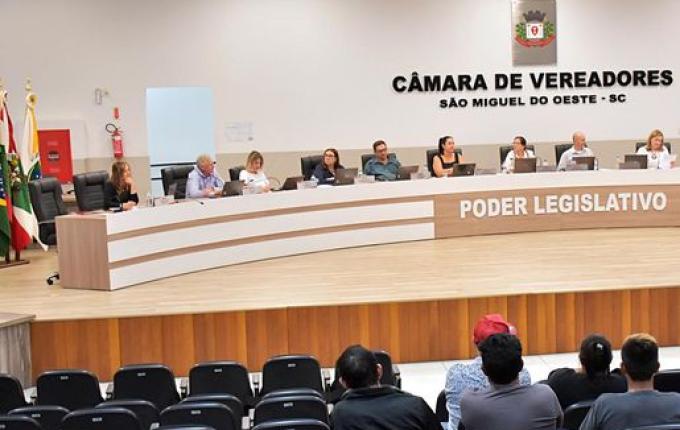 Câmara aprova projeto autorizando pagamento do piso nacional ao magistério de São Miguel do Oeste