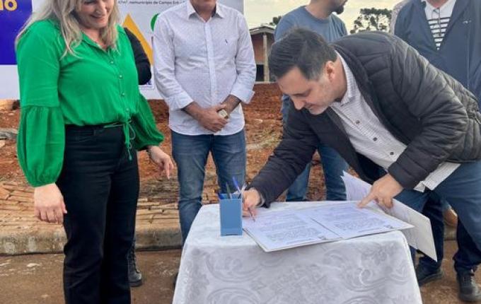 Prefeitura assina ordem de serviço para construção de pavilhão em Campo Erê