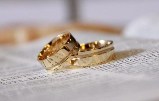 Pesquisa mostra que pandemia fez número de casamentos cair até 61%