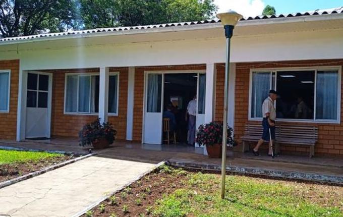 Tunápolis inaugura reforma da área externa do Lar do Idoso