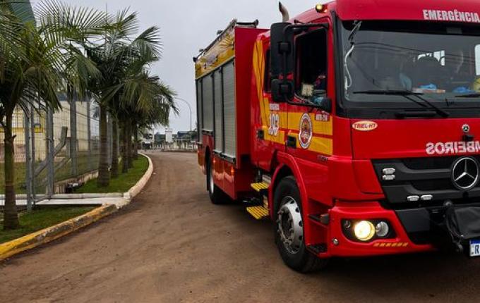 SMO: Mulher é socorrida após ficar com mão presa em máquina de frigorífico