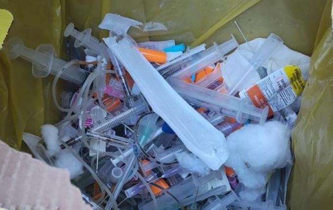 Mulher é indiciada por descarte irregular de materiais hospitalares em Maravilha