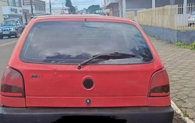 Casal é flagrado com carro furtado carregado de picanha e camarão em Campo Erê