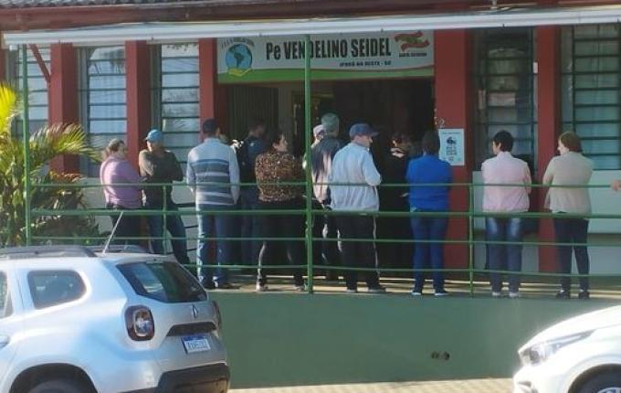 Votação começa com filas no maior colégio eleitoral de Iporã do Oeste