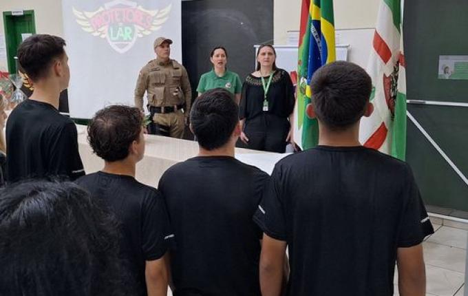 PM forma 43 jovens no Programa Protetores do Lar em SMO