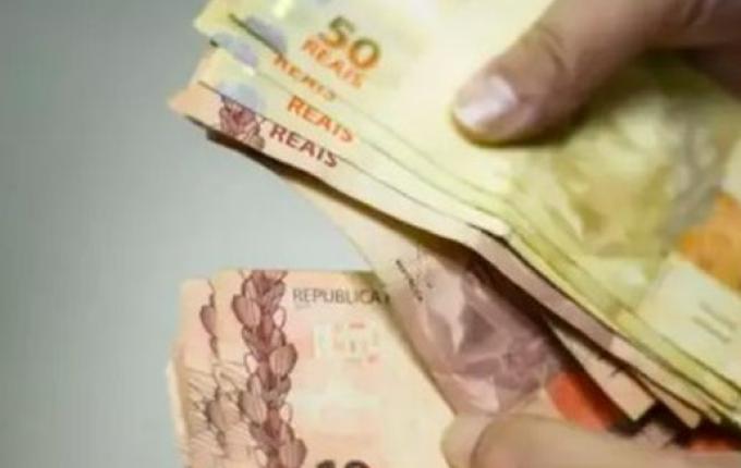 Catarinense paga em média R$ 437,00 por mês em empréstimos