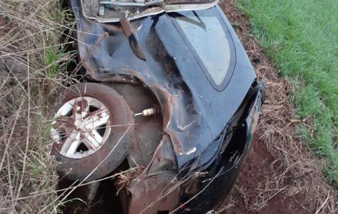 Jovem fica ferido em capotamento no interior de SJCedro