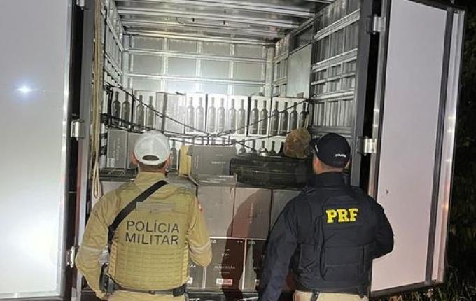 Ação conjunta apreende mais de duas mil garrafas de vinho importadas ilegalmente