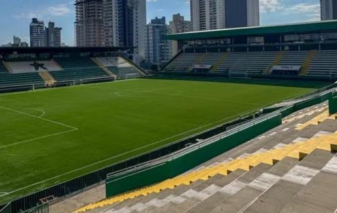 Chape recebe o Santos na estreia do Brasileirão com transmissão da Peperi