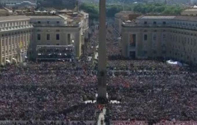 Vaticano diz que 250 mil pessoas estão no funeral do papa Francisco