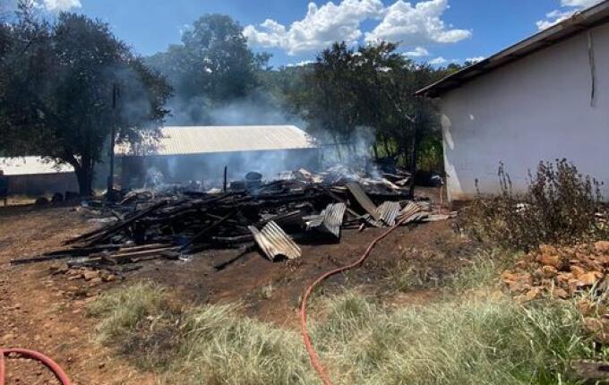 Incêndio destrói galpão e atinge casa no interior de Iraceminha