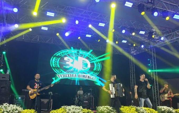 Terceira Dimensão atrai multidão no encerramento da 15ª Efacitus