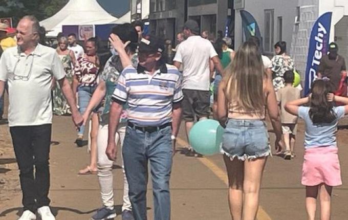 Domingo de sol tem parque lotado no último dia da Faismo