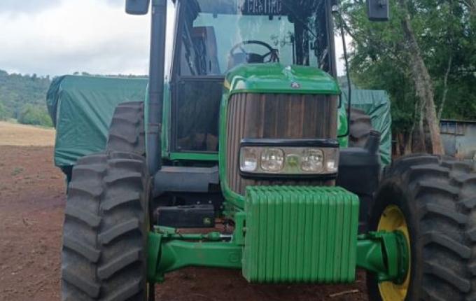 Polícia Civil localiza trator roubado em Minas Gerais na região de fronteira