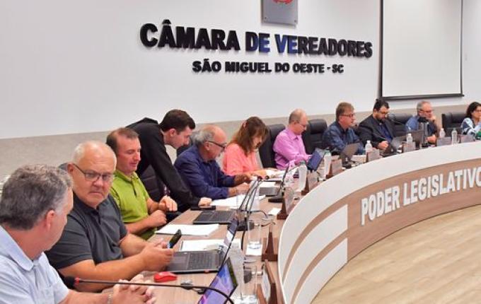 Vereadores aprovam projetos sobre implantação de Centro Especializado em Reabilitação