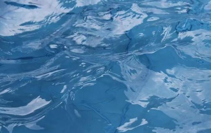 Menina de 2 anos morre após se afogar em piscina de parentes em SC