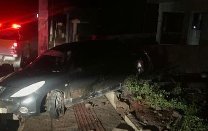 Motorista foge após bater o carro duas vezes em Iporã do Oeste