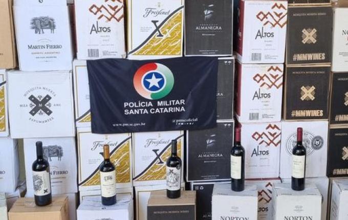 Polícia Militar apreende carga de vinho e azeite sem nota fiscal na BR-163