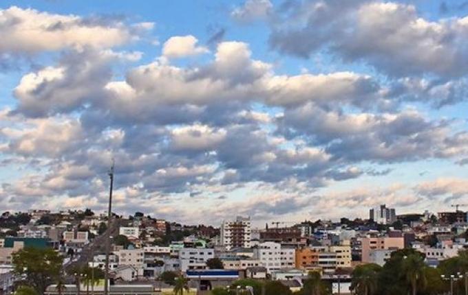Município flexibiliza uso de espaços públicos e retorno de cursos livres