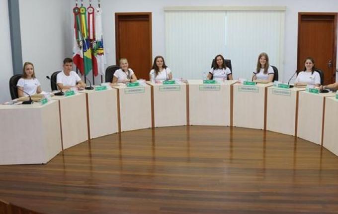 Vereadores mirins de Itapiranga realizam primeira sessão ordinária