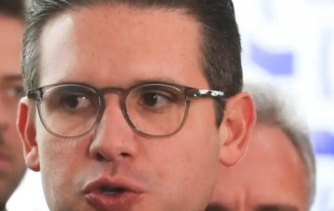 Câmara dos Deputados aprova urgência do PL da adultização