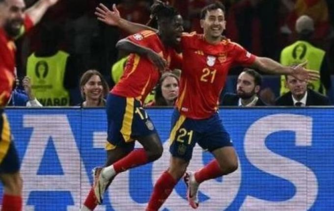 Espanha vence Inglaterra por 2 a 1 e é tetracampeã da Eurocopa