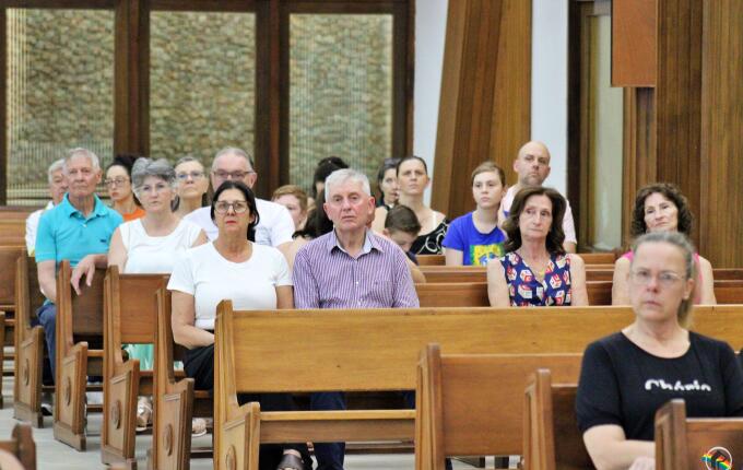 Missa de Lava-Pés abre celebrações do Tríduo Pascal em São Miguel do Oeste