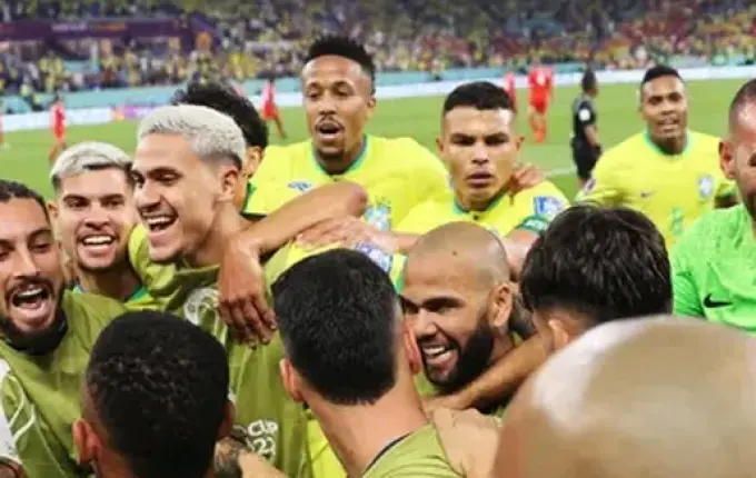 Com golaço de Casemiro, Brasil vence a Suíça e se garante nas oitavas da Copa