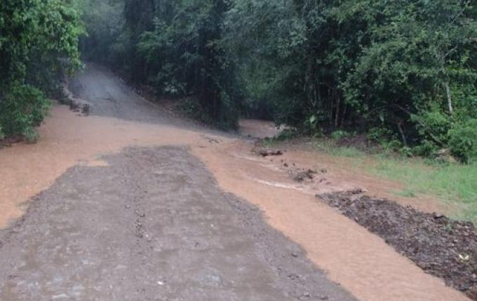 Equipe de obras faz força-tarefa para recuperação de estradas e pontes