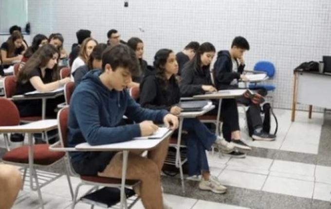 Ministério da Educação publica portaria que aumenta piso salarial de professores